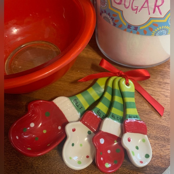 Temptations holiday ceramic measuring spoon set. - Picture 2 of 5